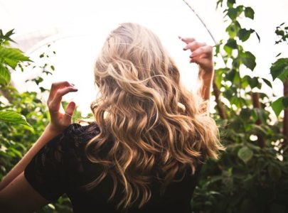 Proč je důležitá přírodní péče o vlasy?